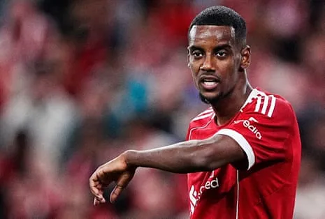 Isak's Debut Brings Star Power Amid Noticeable Rust